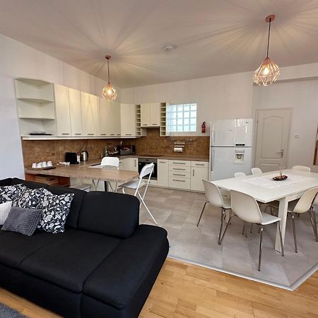 Centroom Apartment Budapest Luaran gambar