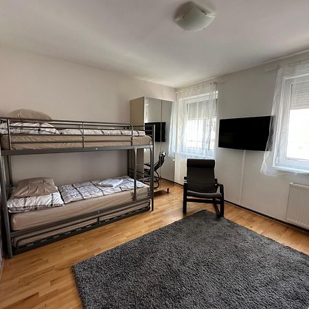 Centroom Apartment Budapest Luaran gambar