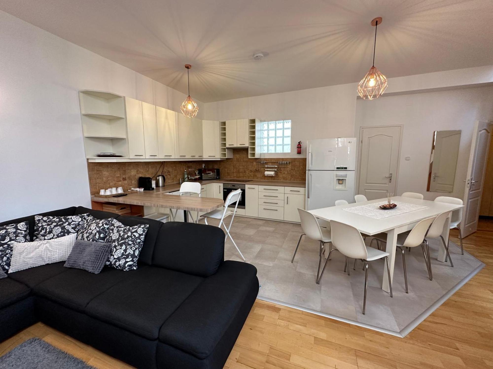 Centroom Apartment Budapest Luaran gambar