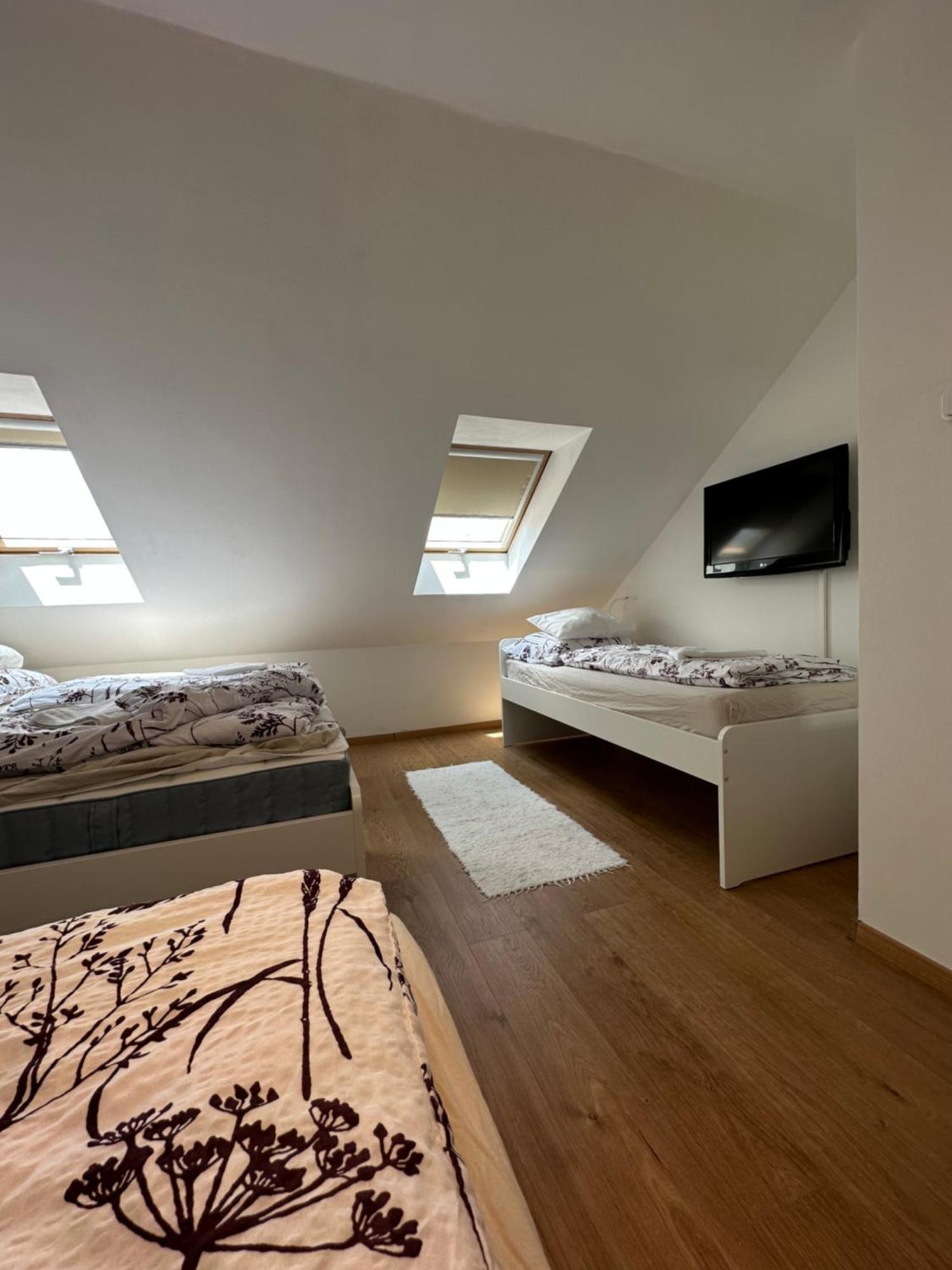 Centroom Apartment Budapest Luaran gambar