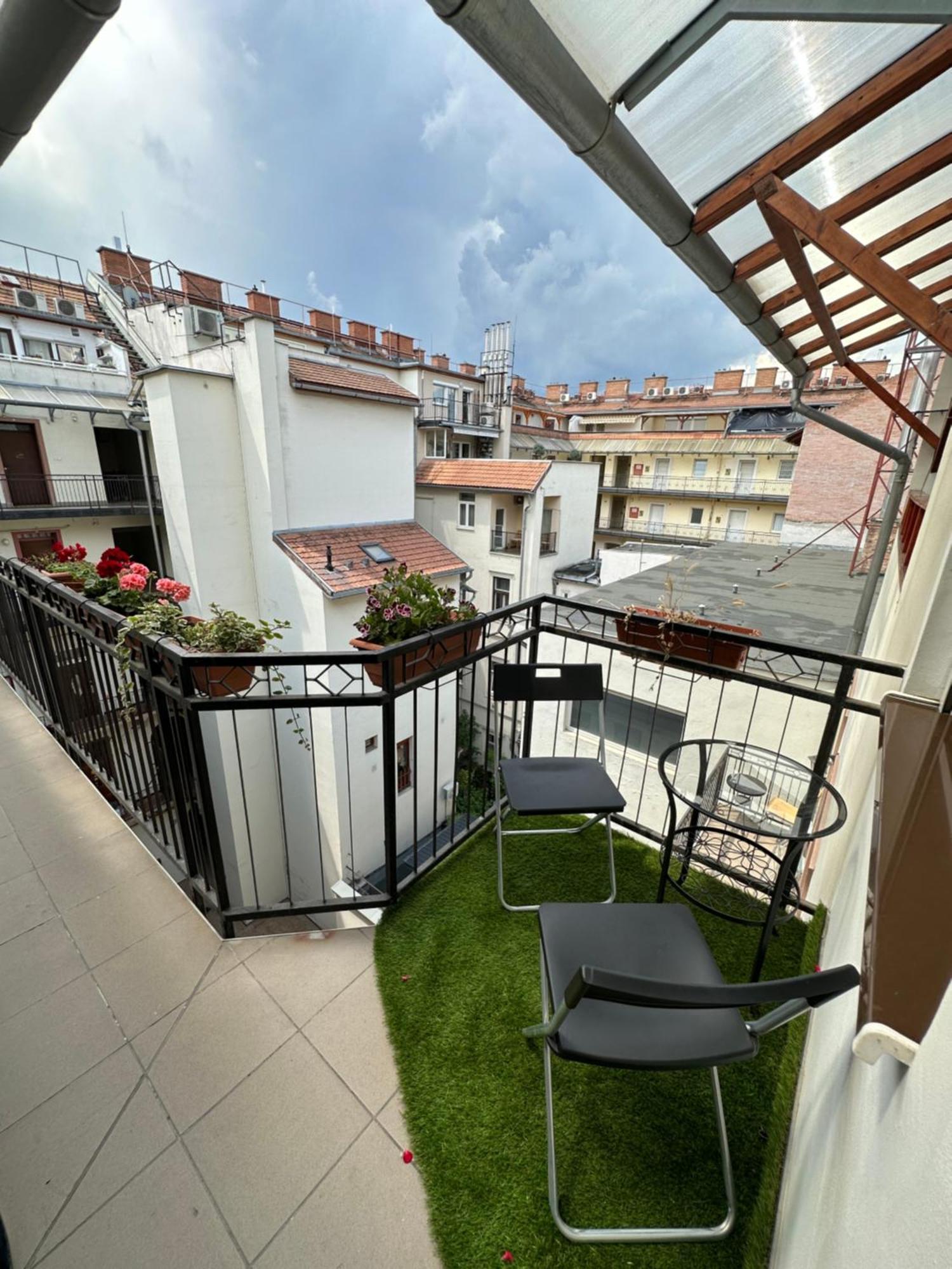 Centroom Apartment Budapest Luaran gambar