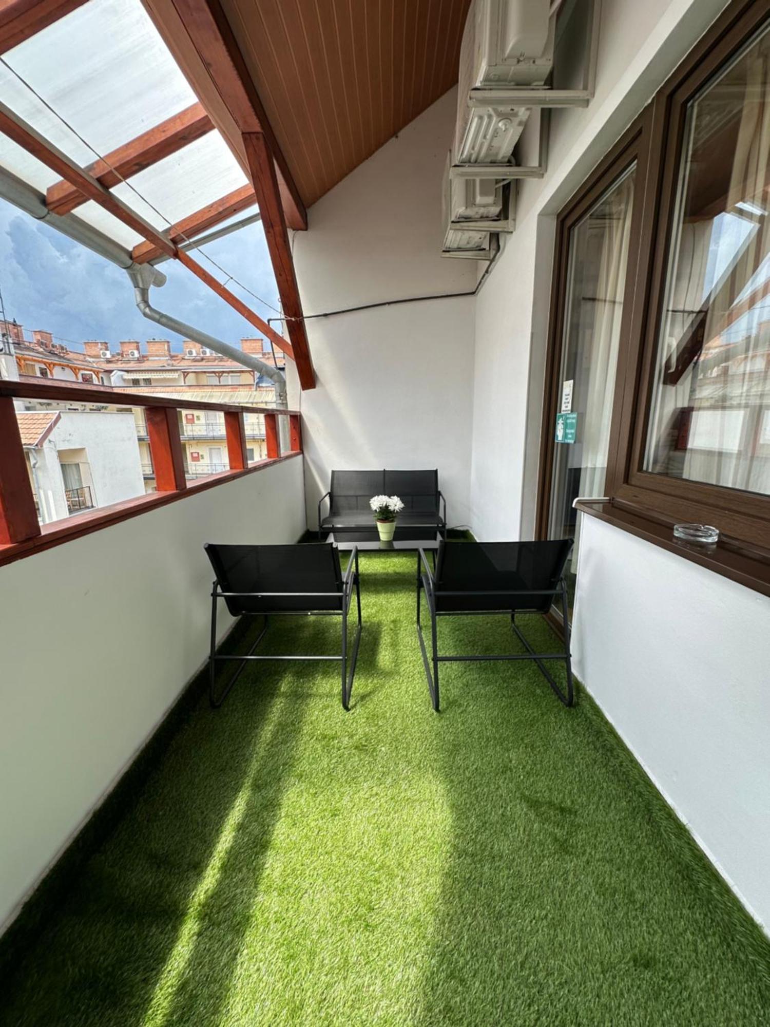 Centroom Apartment Budapest Luaran gambar
