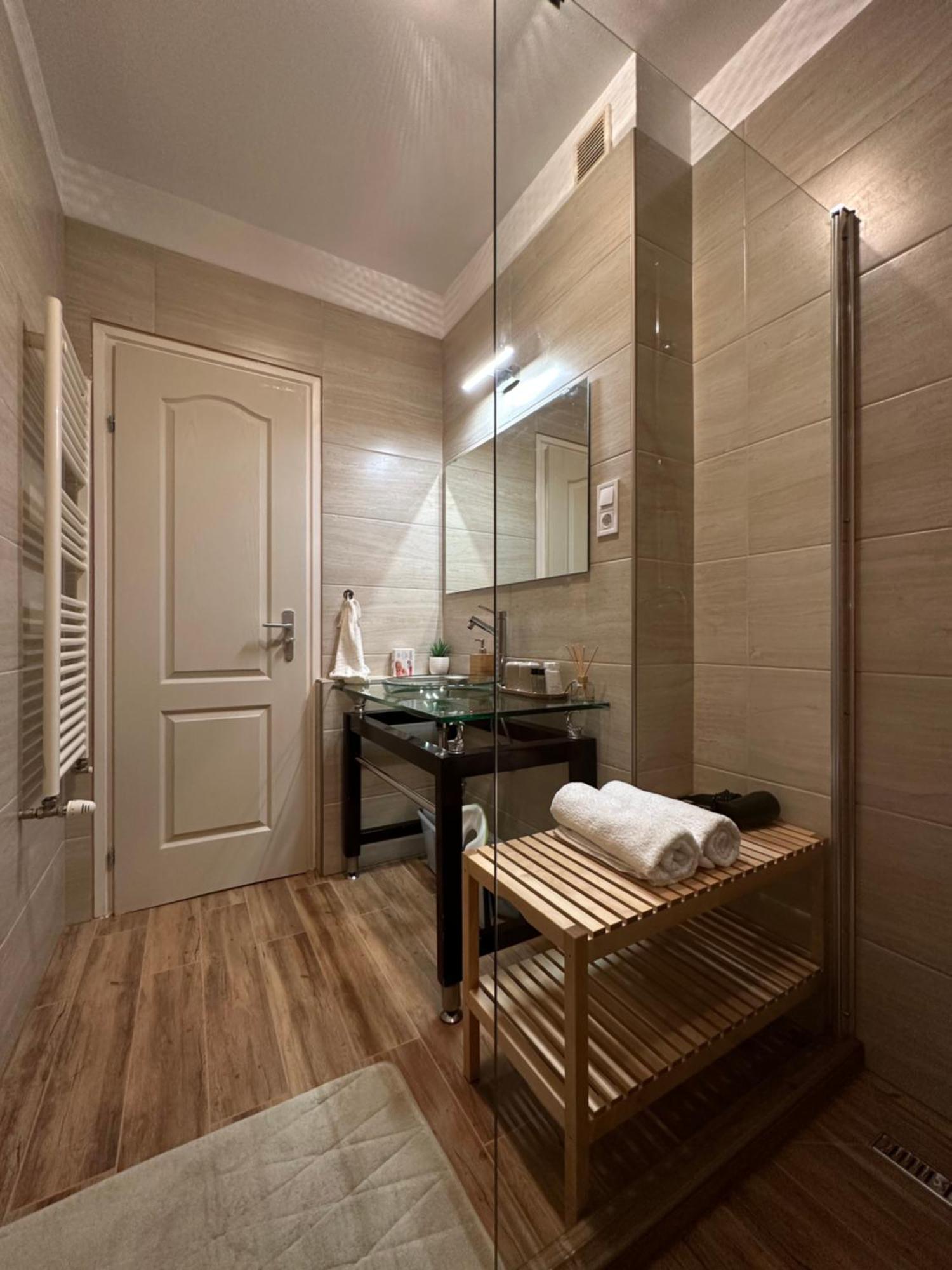 Centroom Apartment Budapest Luaran gambar