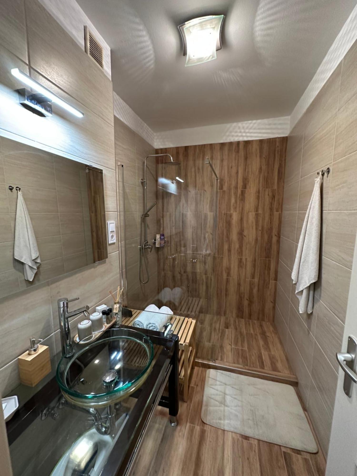 Centroom Apartment Budapest Luaran gambar