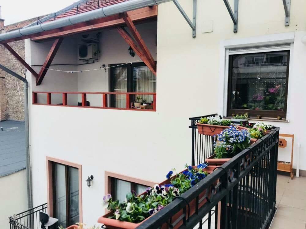 Centroom Apartment Budapest Luaran gambar